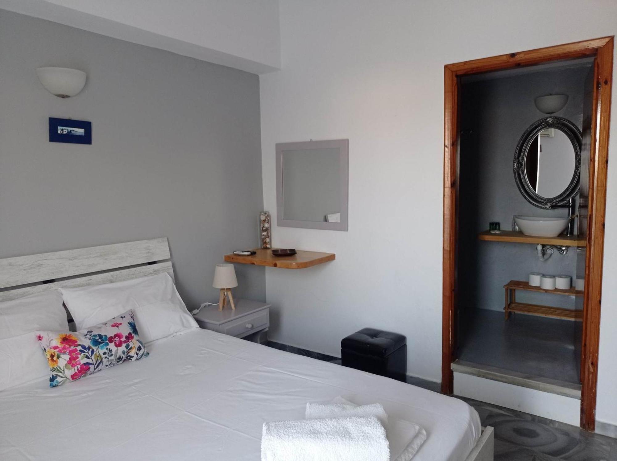 Kantouni Guest House By The Sea Батси Экстерьер фото